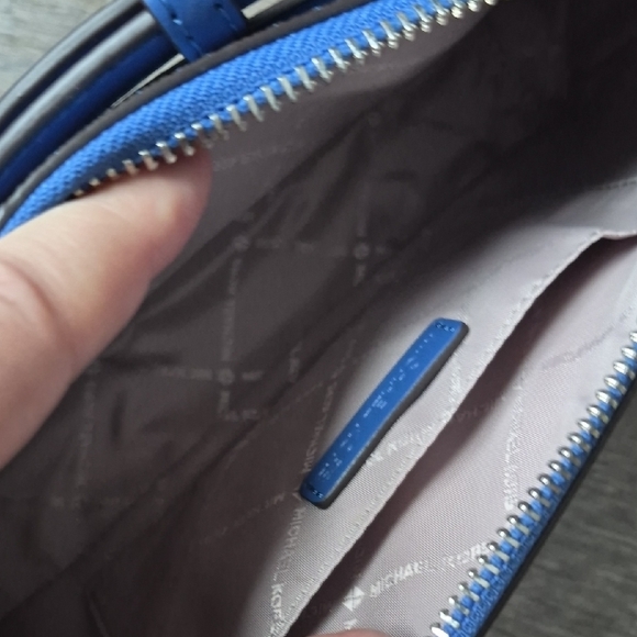 Michael Kors Arden Medium Crossbody Bag Galaxy blue - Picture 9 of 9